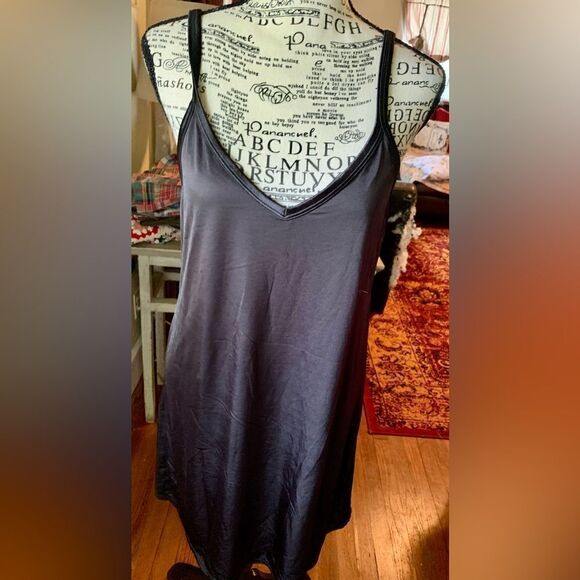 Black Vanity Fair Short Gown - Picture 1 of 5